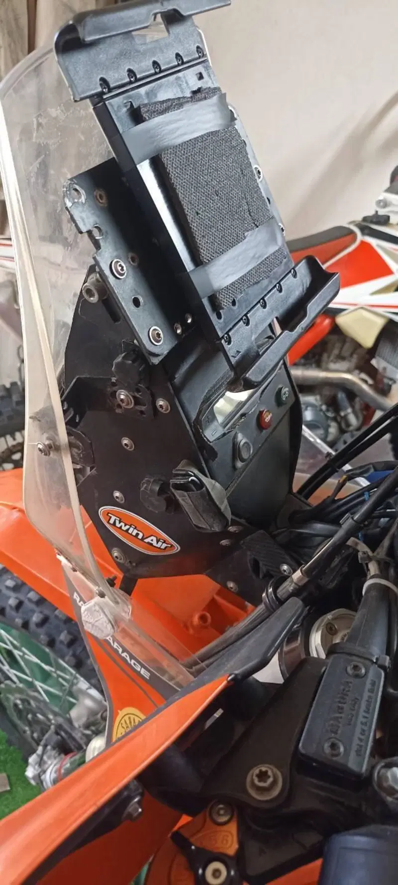 KTM 690 Enduro R (2021) (5)
