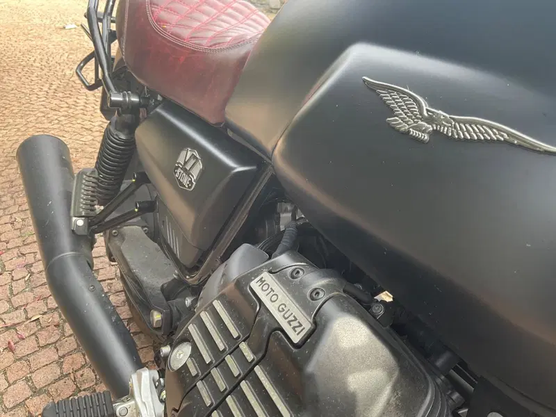 Moto Guzzi V7 Stone (2021 - 24) (8)