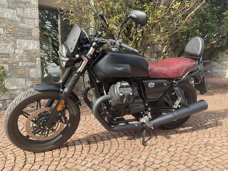 Moto Guzzi V7 Stone (2021 - 24) (10)