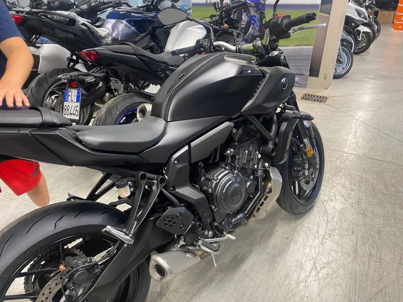 Yamaha MT-07 Y-AMT (2025 - 26) (5)
