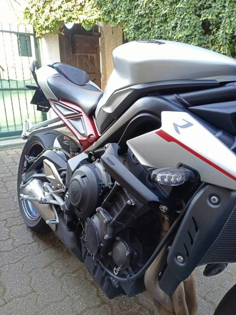Triumph Street Triple R (2017 - 20) (4)
