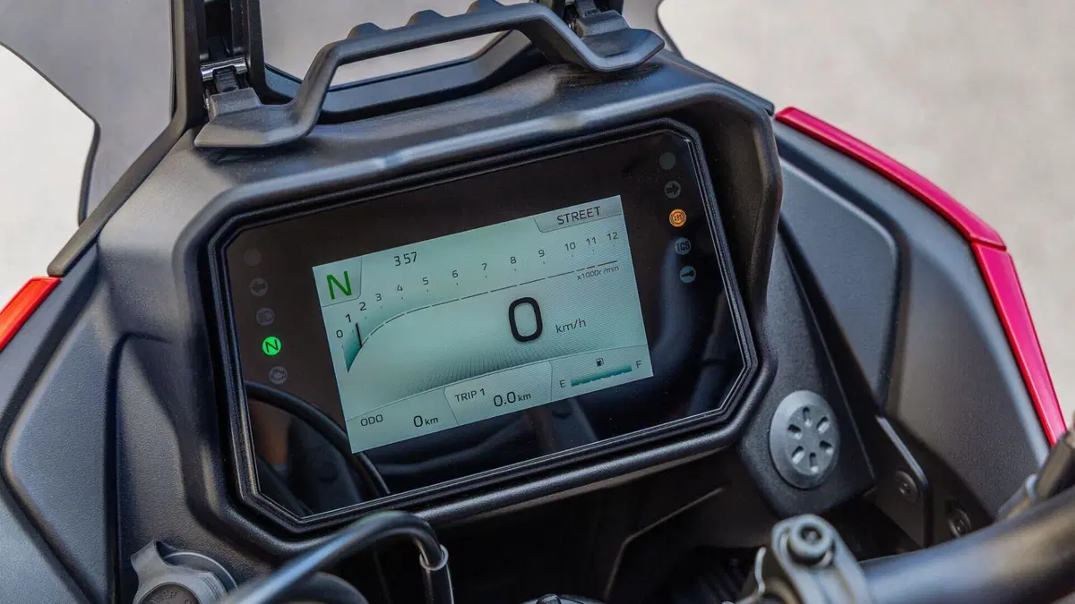 Yamaha Tracer 7 Y-AMT: meno stress più, divertimento? (19)