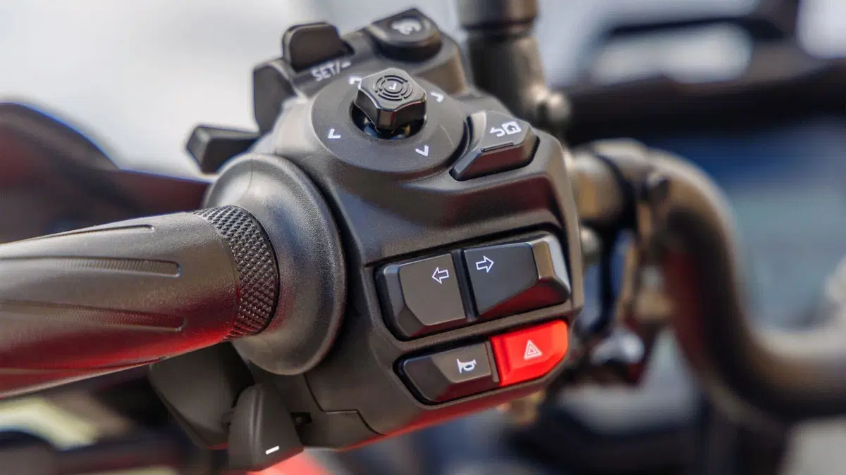 Yamaha Tracer 7 Y-AMT: meno stress più, divertimento? (22)