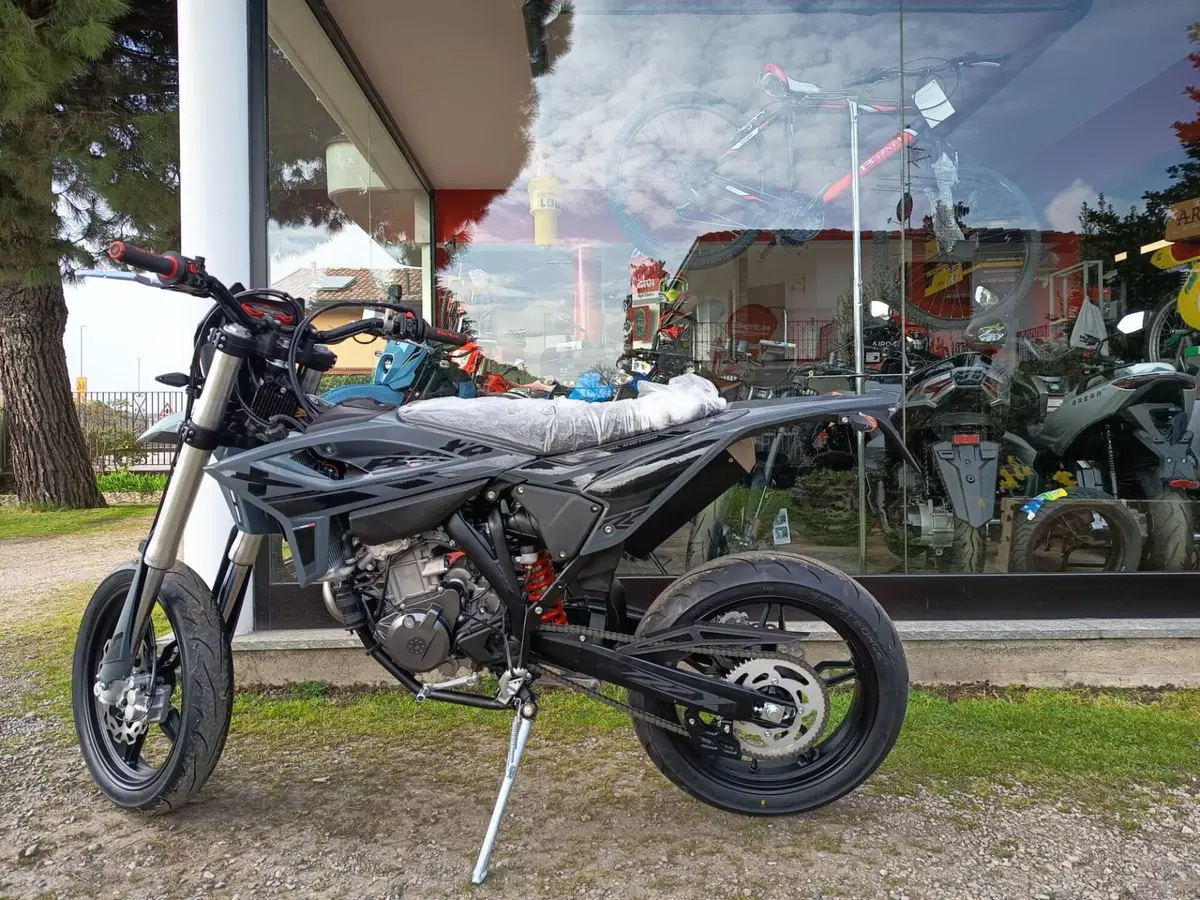 Betamotor RR 125 4T Motard T - X Special Edition (2025 - 26) (2)