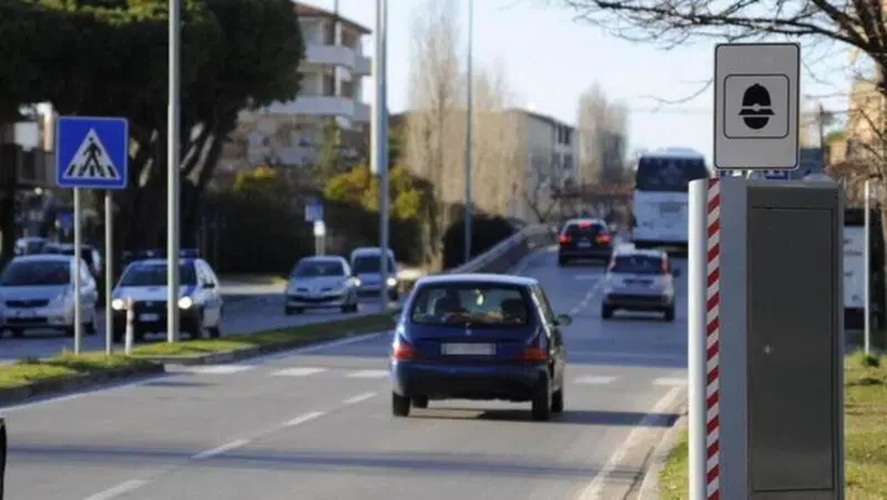 Autovelox fissi spenti a Napoli: "Nessun dispositivo &egrave; a norma"