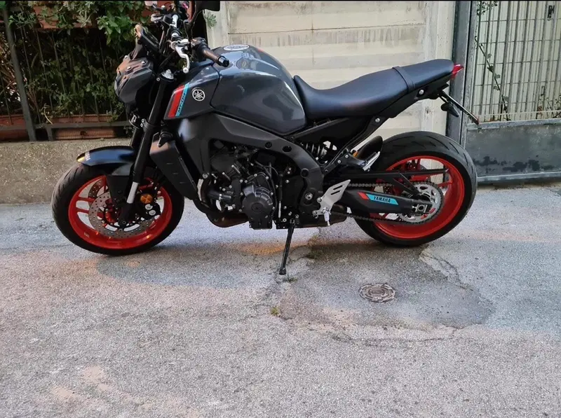 Yamaha MT-09 (2021 - 23) (3)