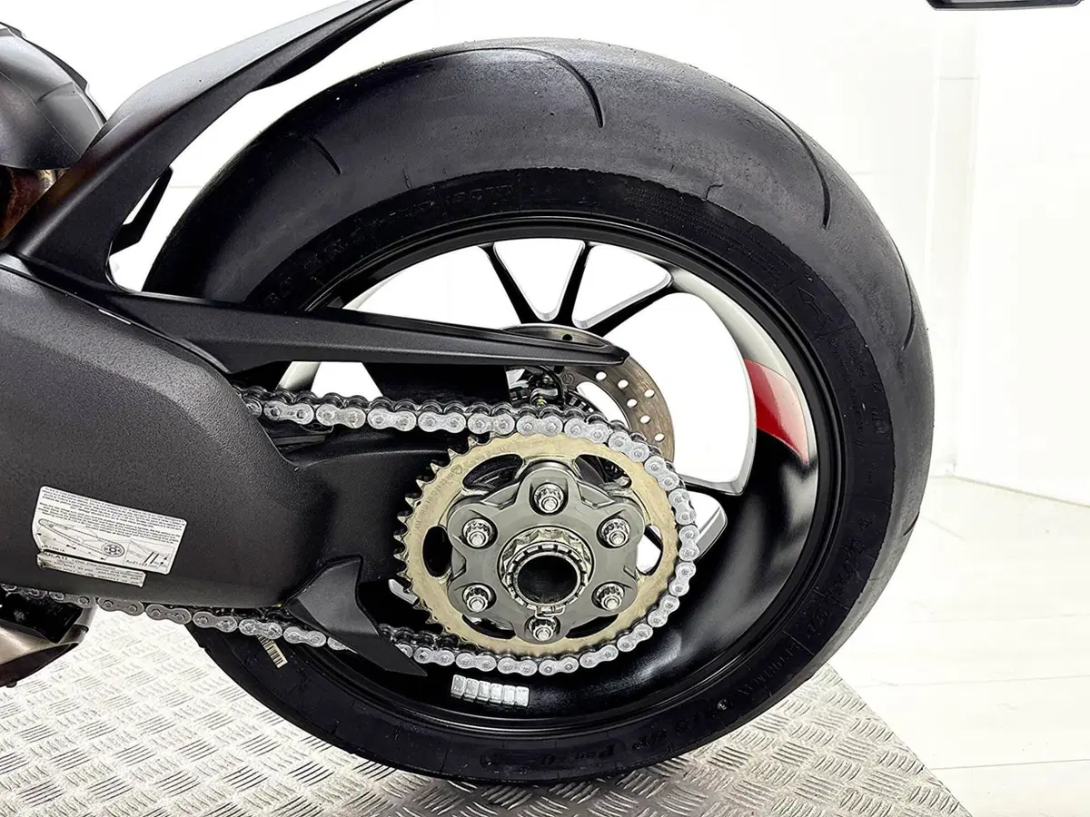 Ducati Panigale V4 S (2022 - 24) (17)