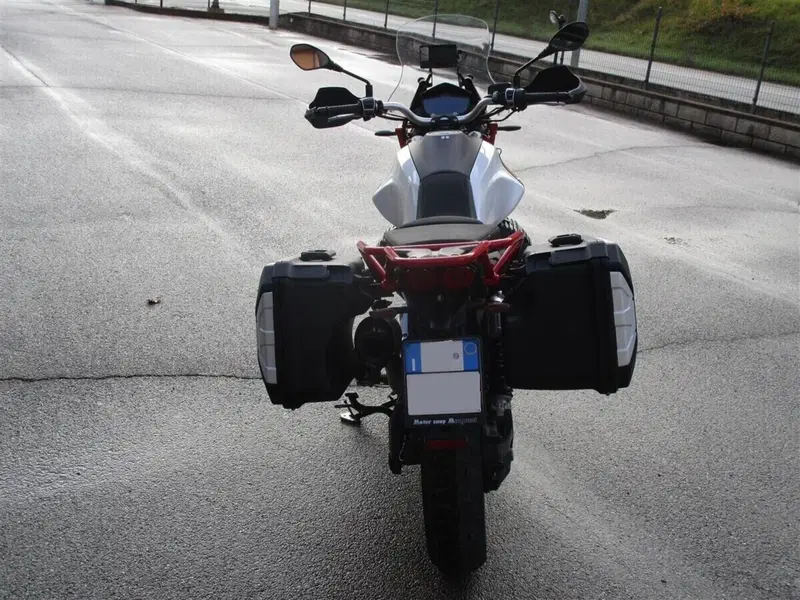 Moto Guzzi V85 TT Evocative Graphics (2019 - 20) (5)