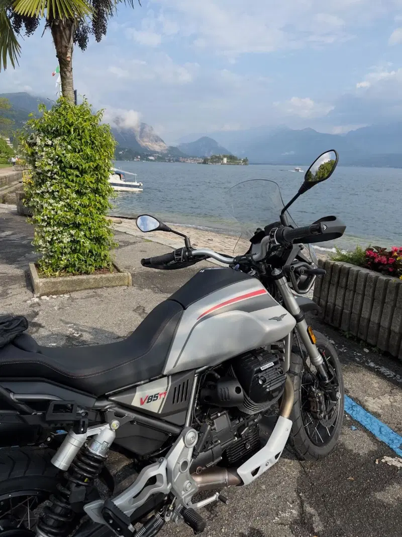 Moto Guzzi V85 TT Travel (2021 - 23) (3)