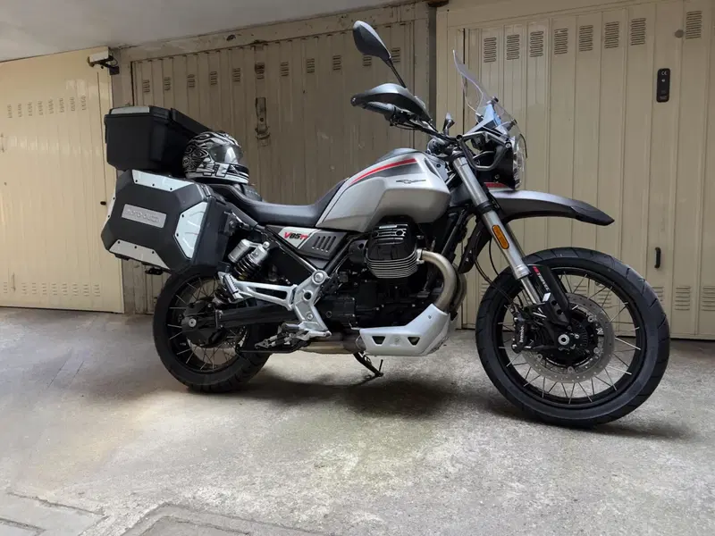 Moto Guzzi V85 TT Travel (2021 - 23) (4)