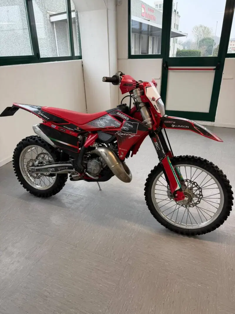 GASGAS MC 125 (2024) (2)