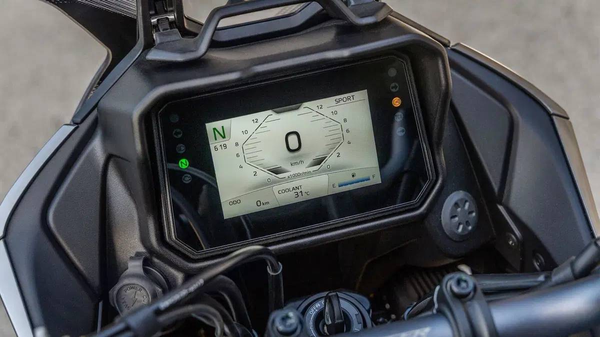 Yamaha Tracer 7 Y-AMT: meno stress più, divertimento? (4)