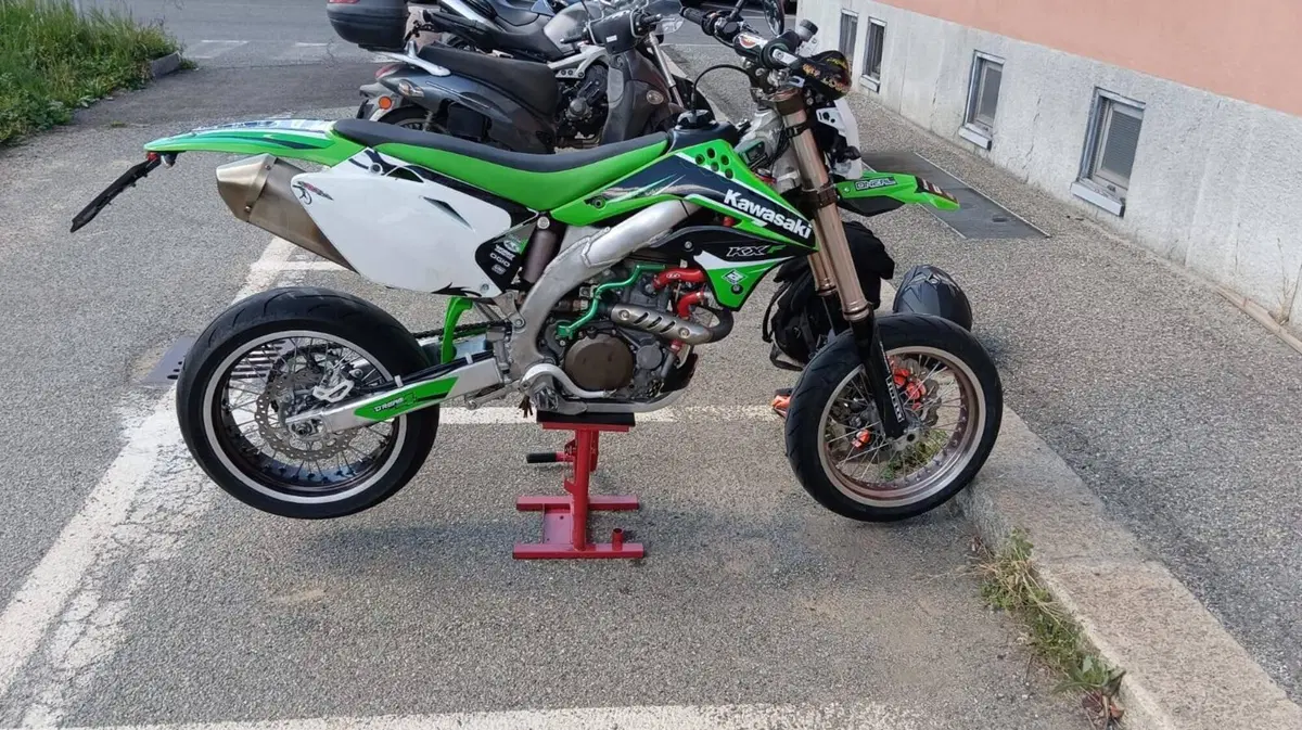 Kawasaki KX450F (2009) (7)