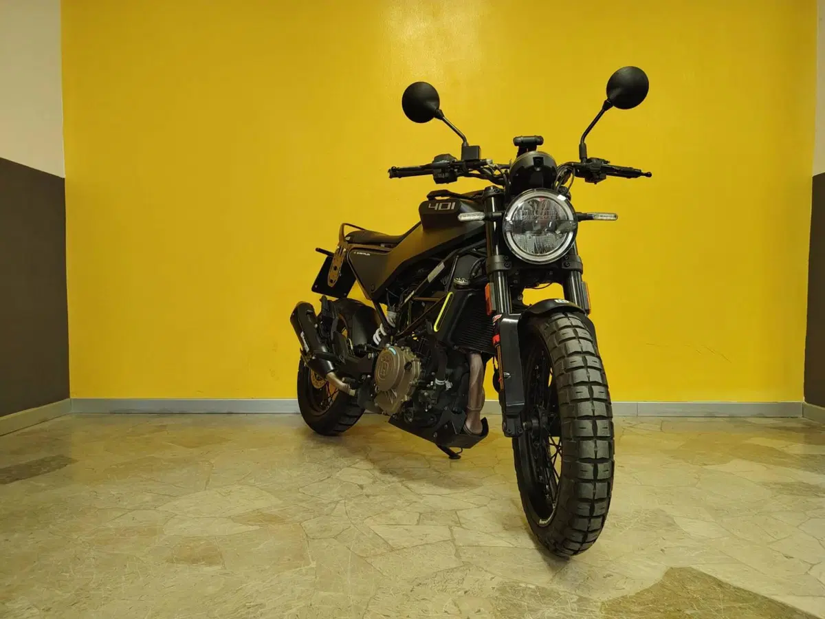 Husqvarna Svartpilen 401 (2021 - 23) (2)