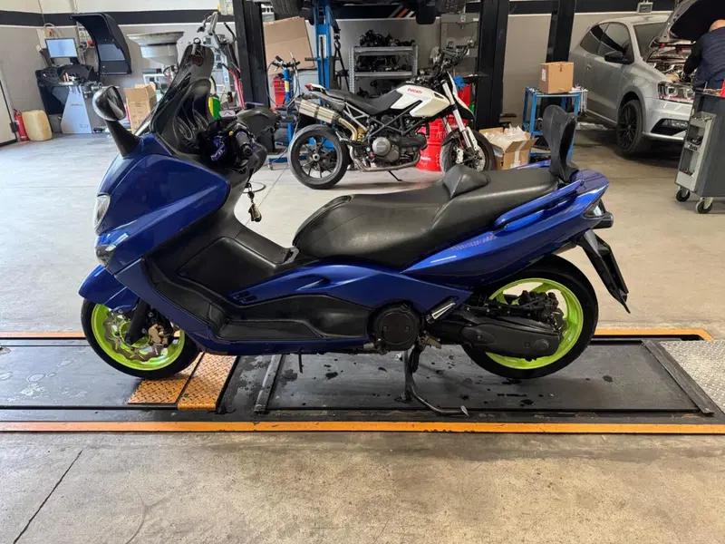 Yamaha T-Max 500 (2004 - 07) (3)