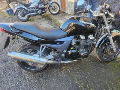 Kawasaki ZR-7 (1999 - 00) usata