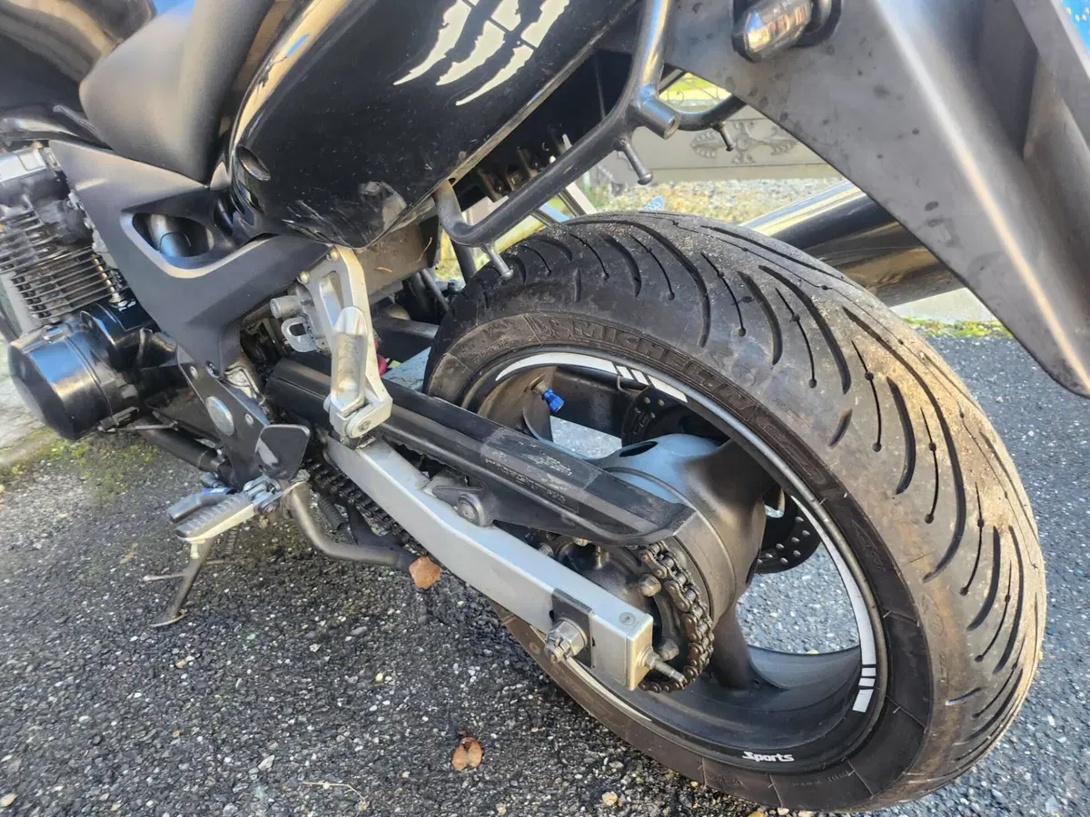 Kawasaki ZR-7 (1999 - 00) (7)