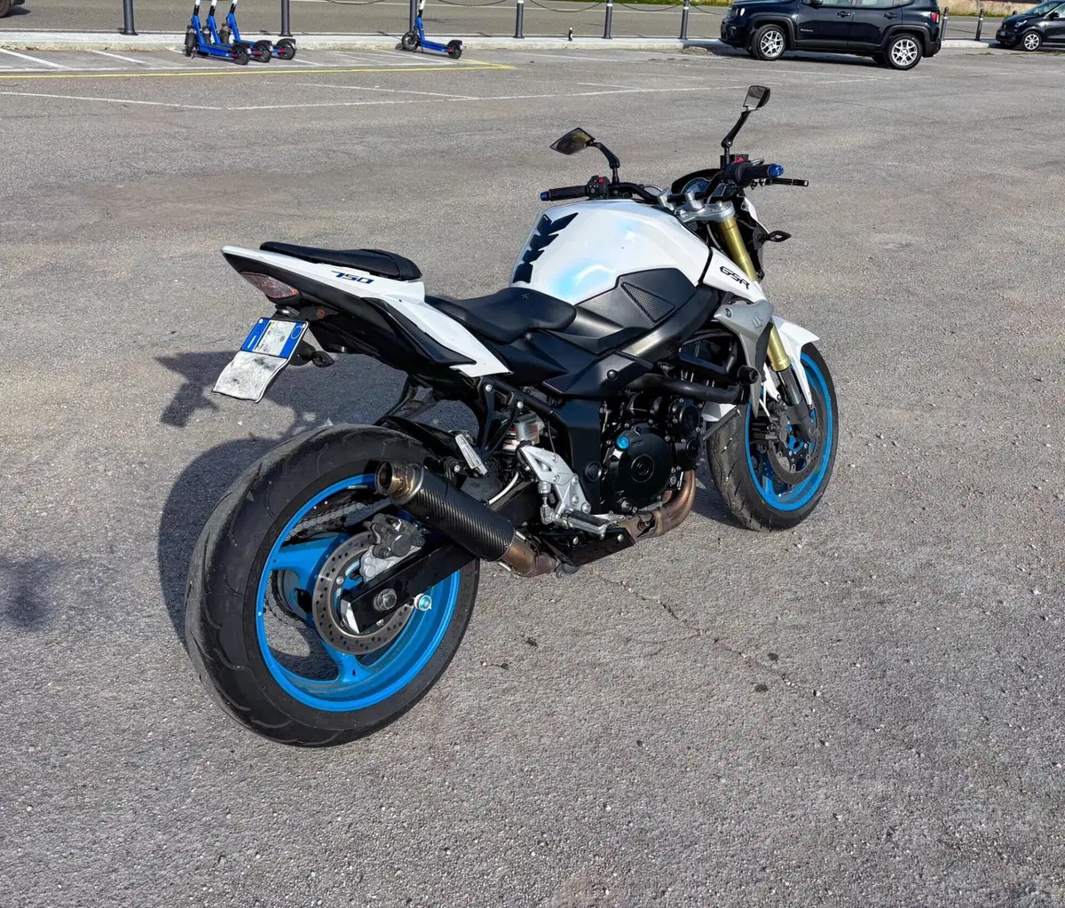 Suzuki GSR 750 (2010 - 15)