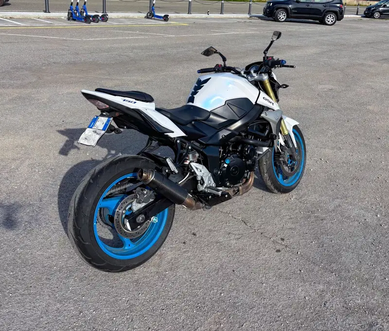 Suzuki GSR 750 (2010 - 15)
