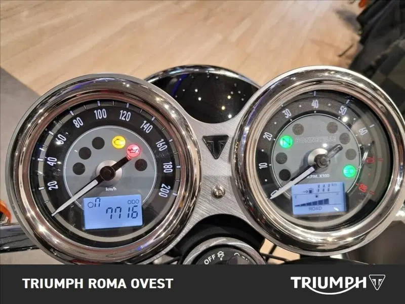 Triumph Bonneville T120 Elvis (2024 - 26) (12)