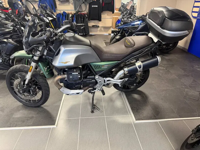 Moto Guzzi V85 TT Centenario (2021 - 22) (4)
