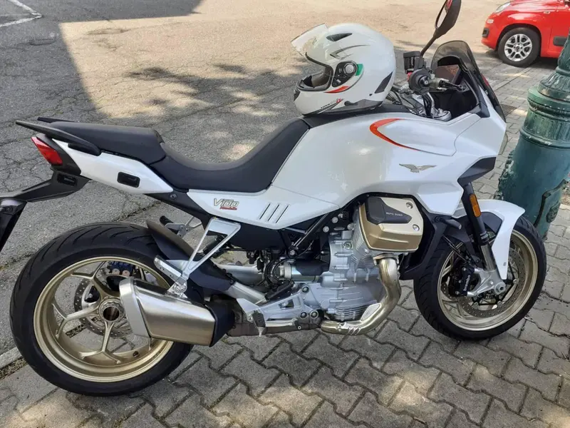 Moto Guzzi V100 Mandello (2022 - 24) (2)