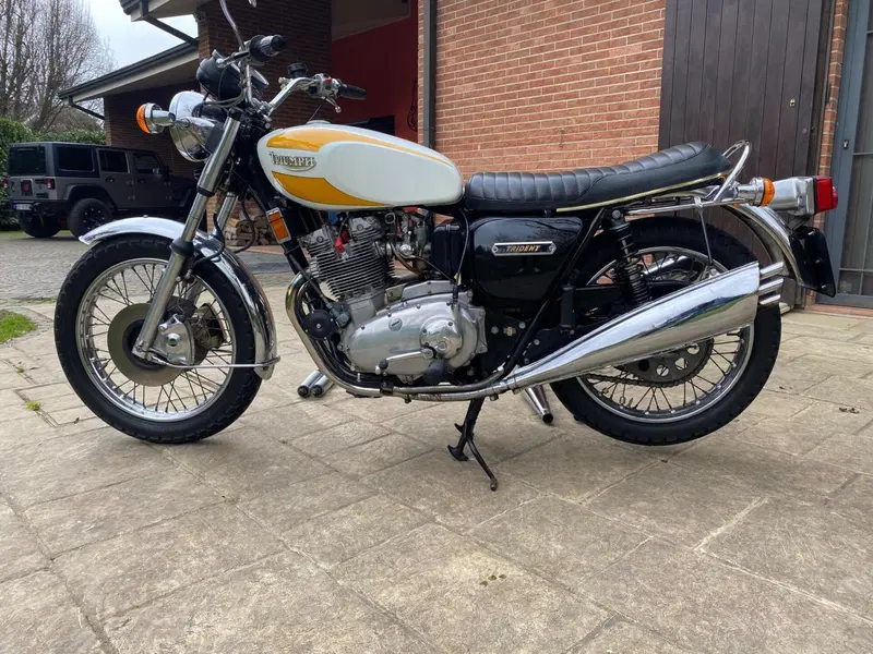 Triumph Trident T160 (3)