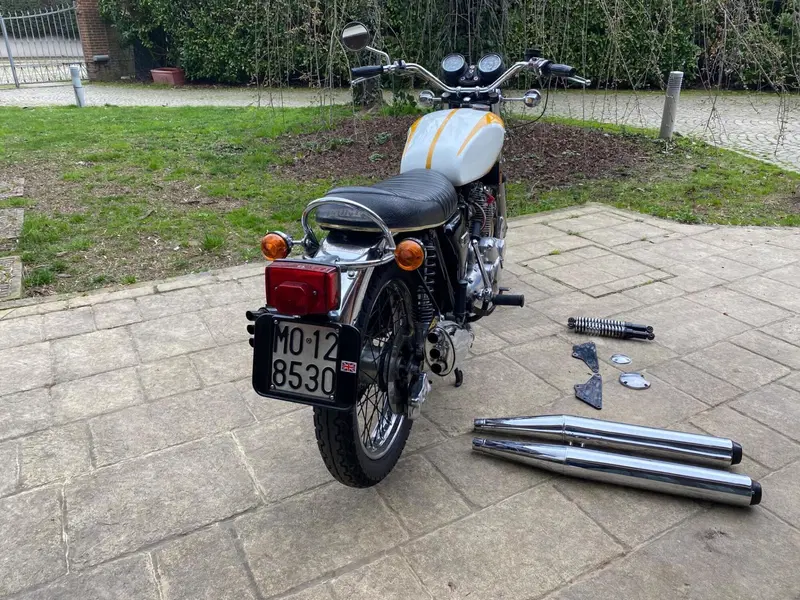 Triumph Trident T160 (4)