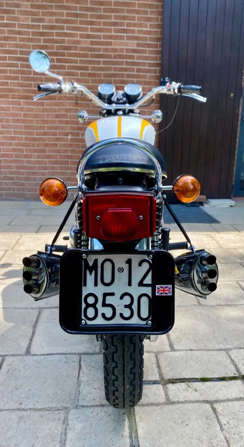 Triumph Trident T160 (12)