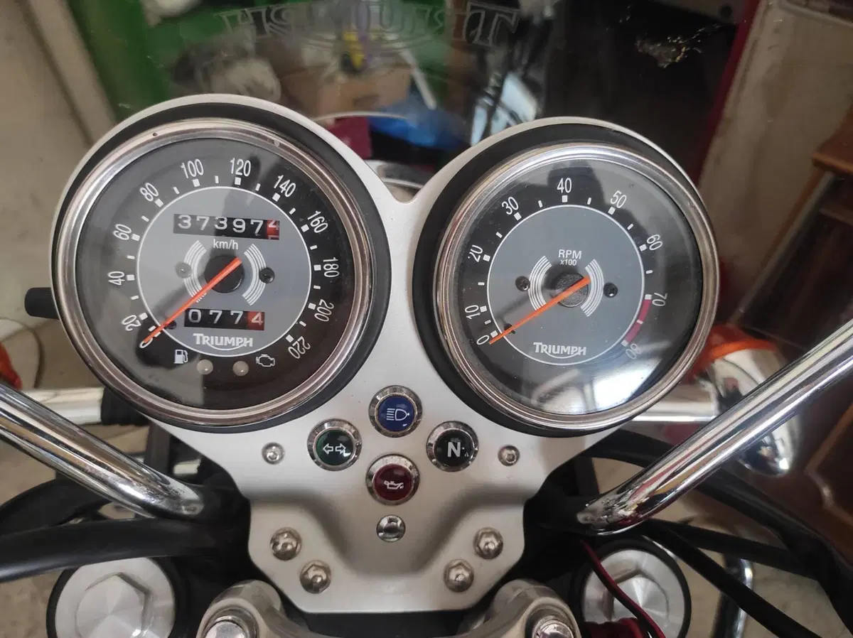 Triumph Bonneville T100 (2008 - 16) (7)