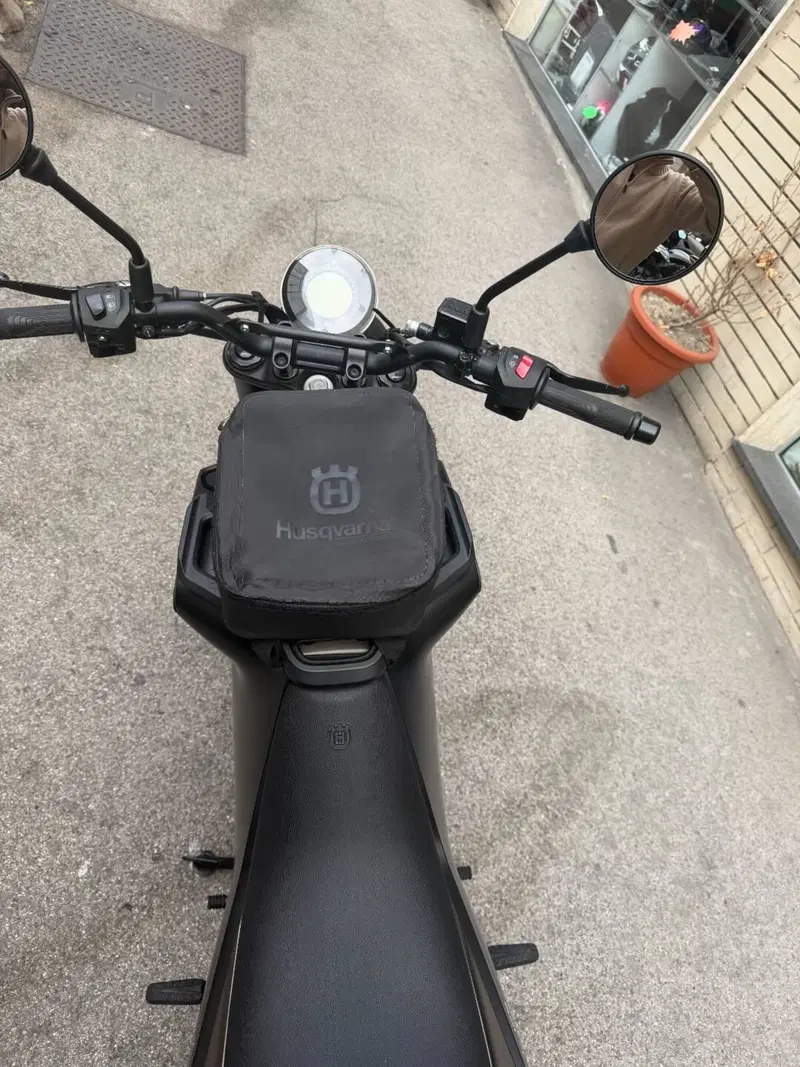Husqvarna Svartpilen 125 (2021 - 23) (7)