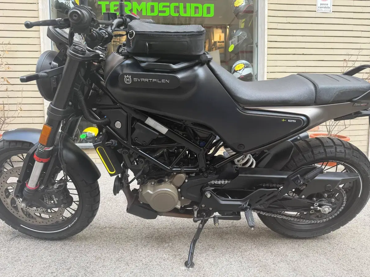 Husqvarna Svartpilen 125 (2021 - 23) (8)