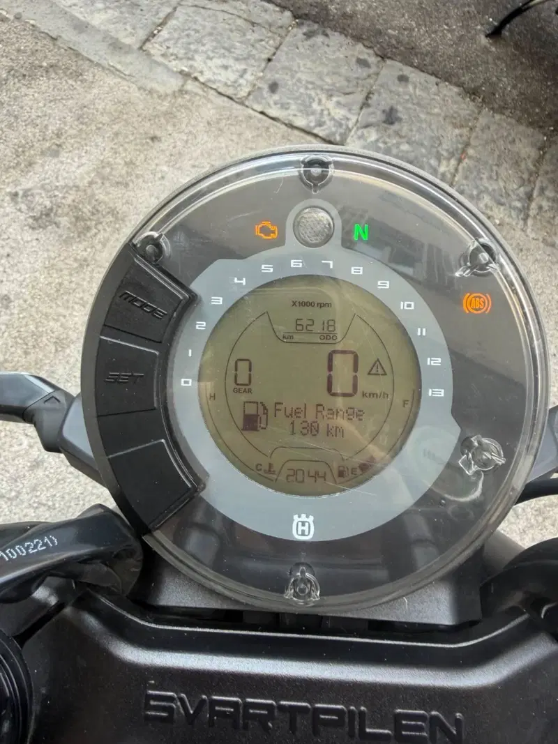 Husqvarna Svartpilen 125 (2021 - 23) (4)