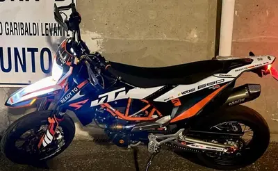 KTM 690 SMC R (2021 - 22) usata