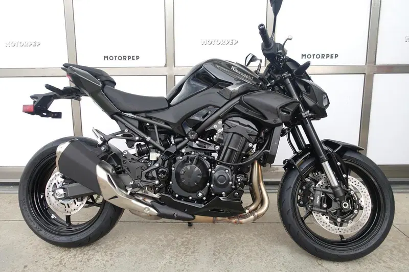 Kawasaki Z 900 (2025 - 26) (4)