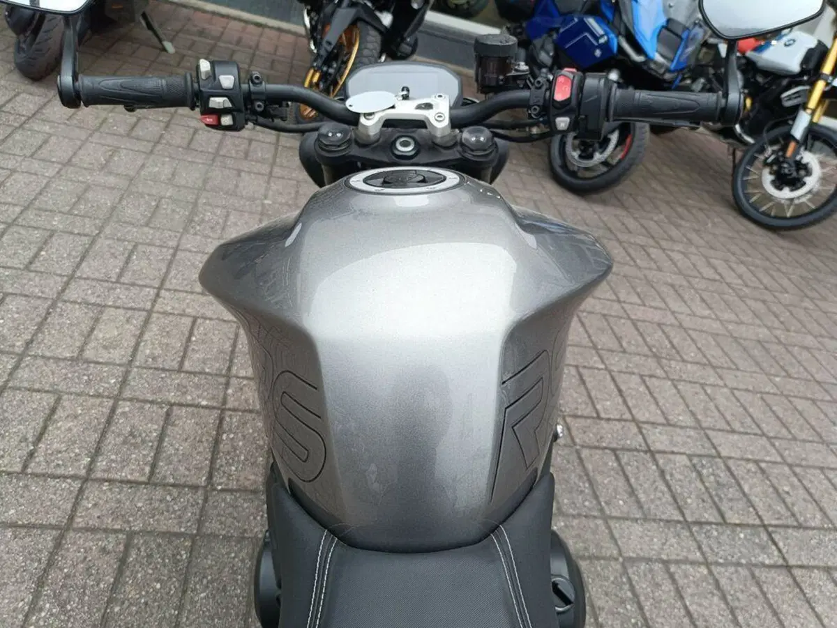 Triumph Street Triple 765 RS (2023 - 26) (10)