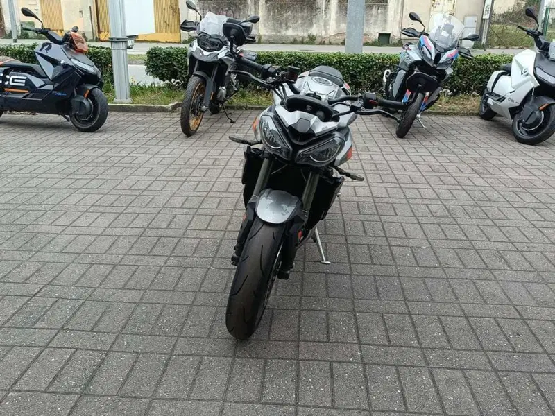 Triumph Street Triple 765 RS (2023 - 26) (3)