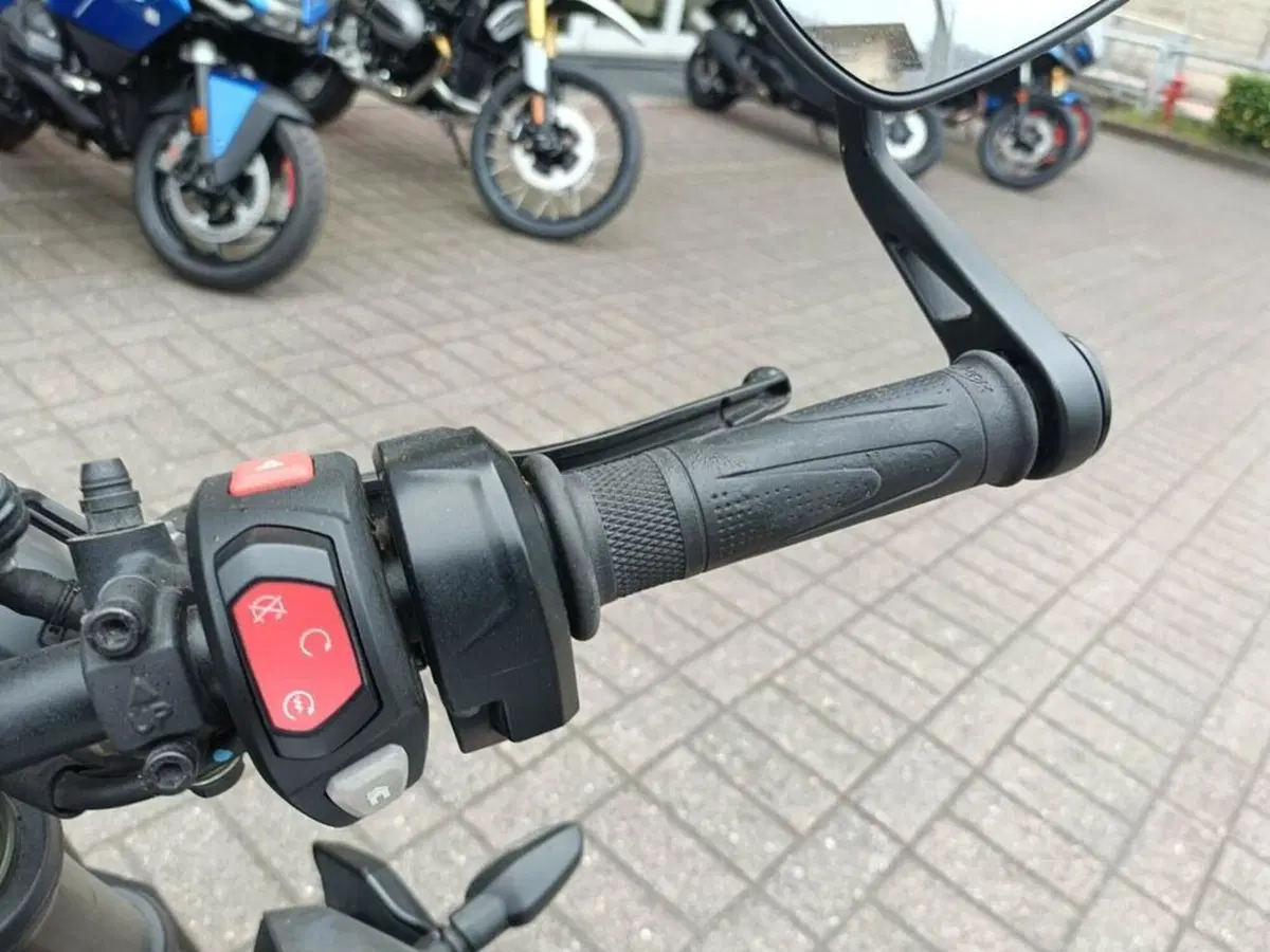 Triumph Street Triple 765 RS (2023 - 26) (11)