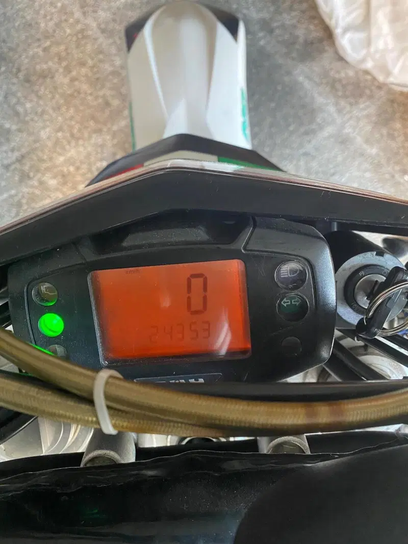 Swm RS 125 R (2017 - 20) (4)