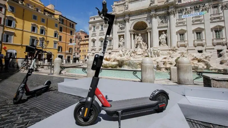 Roma, nuove regole per lo sharing di monopattini e bici