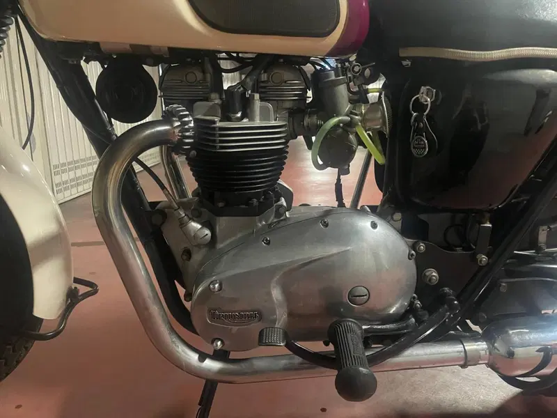 Triumph Bonneville T120 (9)