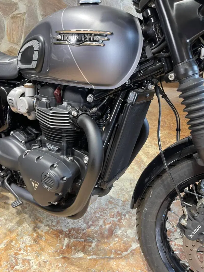 Triumph Bonneville T120 Black (2021 - 25) (11)