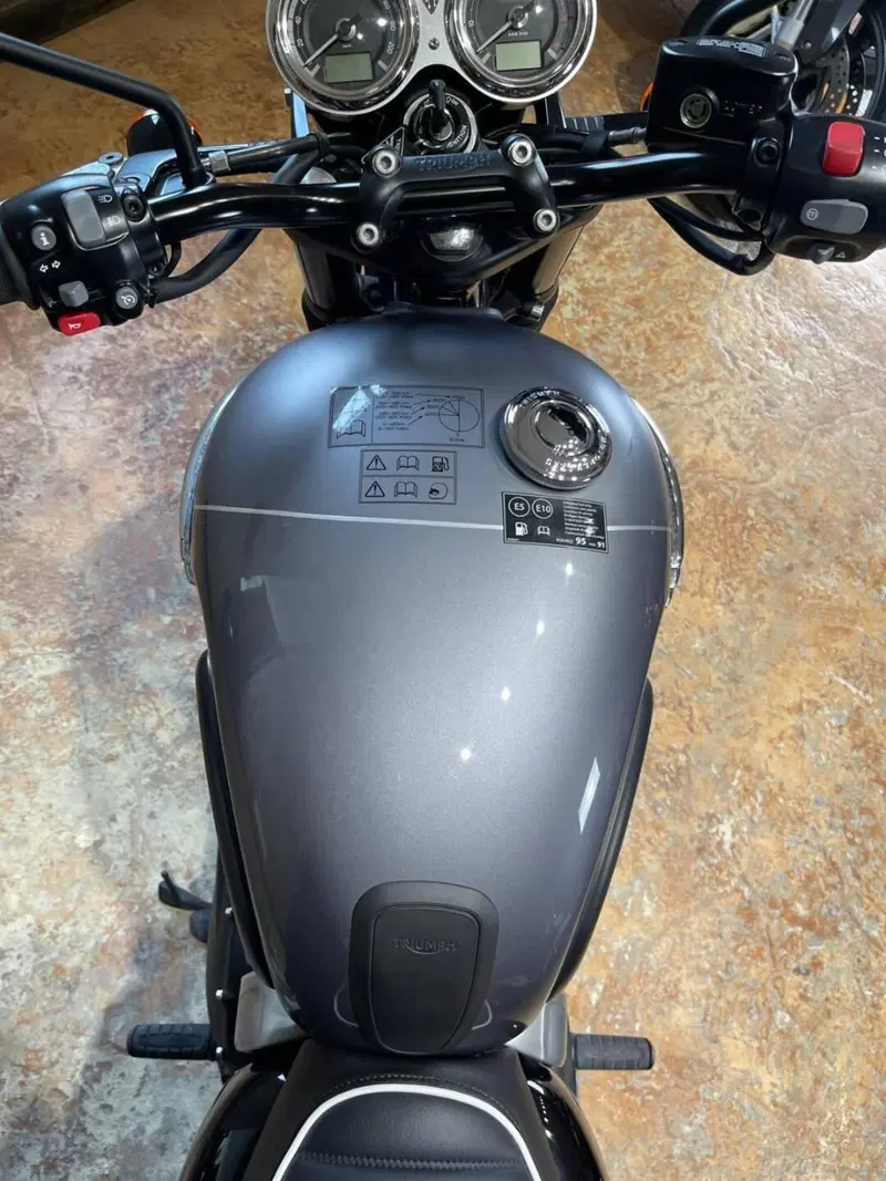 Triumph Bonneville T120 Black (2021 - 25) (18)