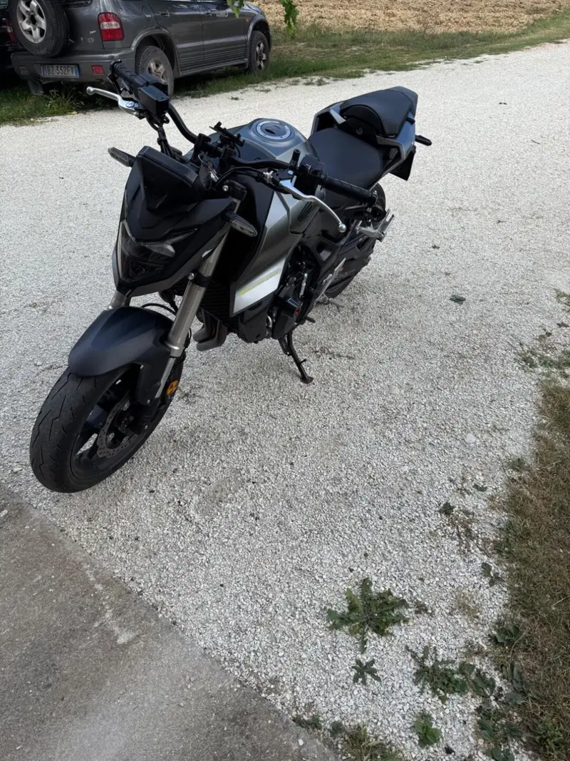 Honda CB 750 Hornet (2023 - 24) (5)