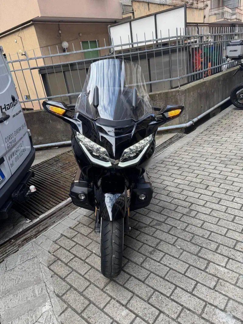 Honda GL 1800 Gold Wing Tour DCT & Airbag (2022 - 24) (3)