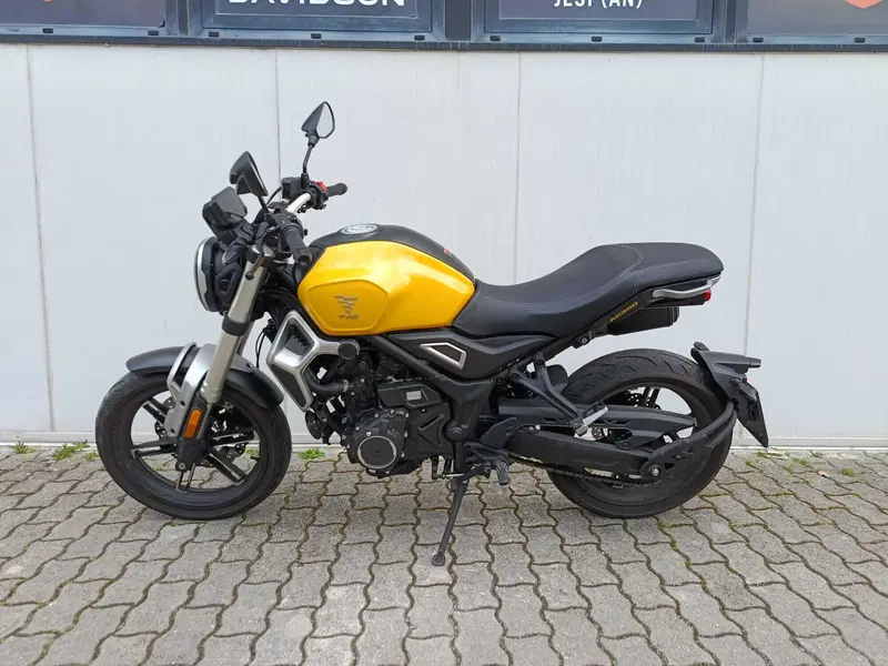 Voge Trofeo 350AC (2022 - 26) (3)