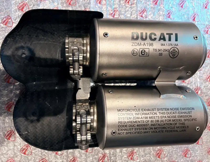 Silenziatore Akrapovic Ducati Supersport 939 950 s (6)