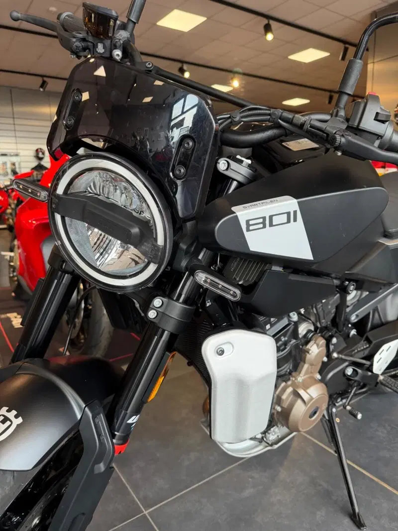Husqvarna Svartpilen 801 (2024 - 26) (9)