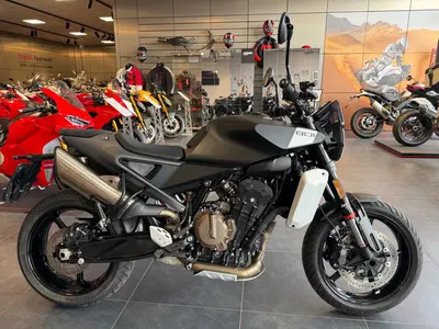 Husqvarna Svartpilen 801 (2024 - 26) usata