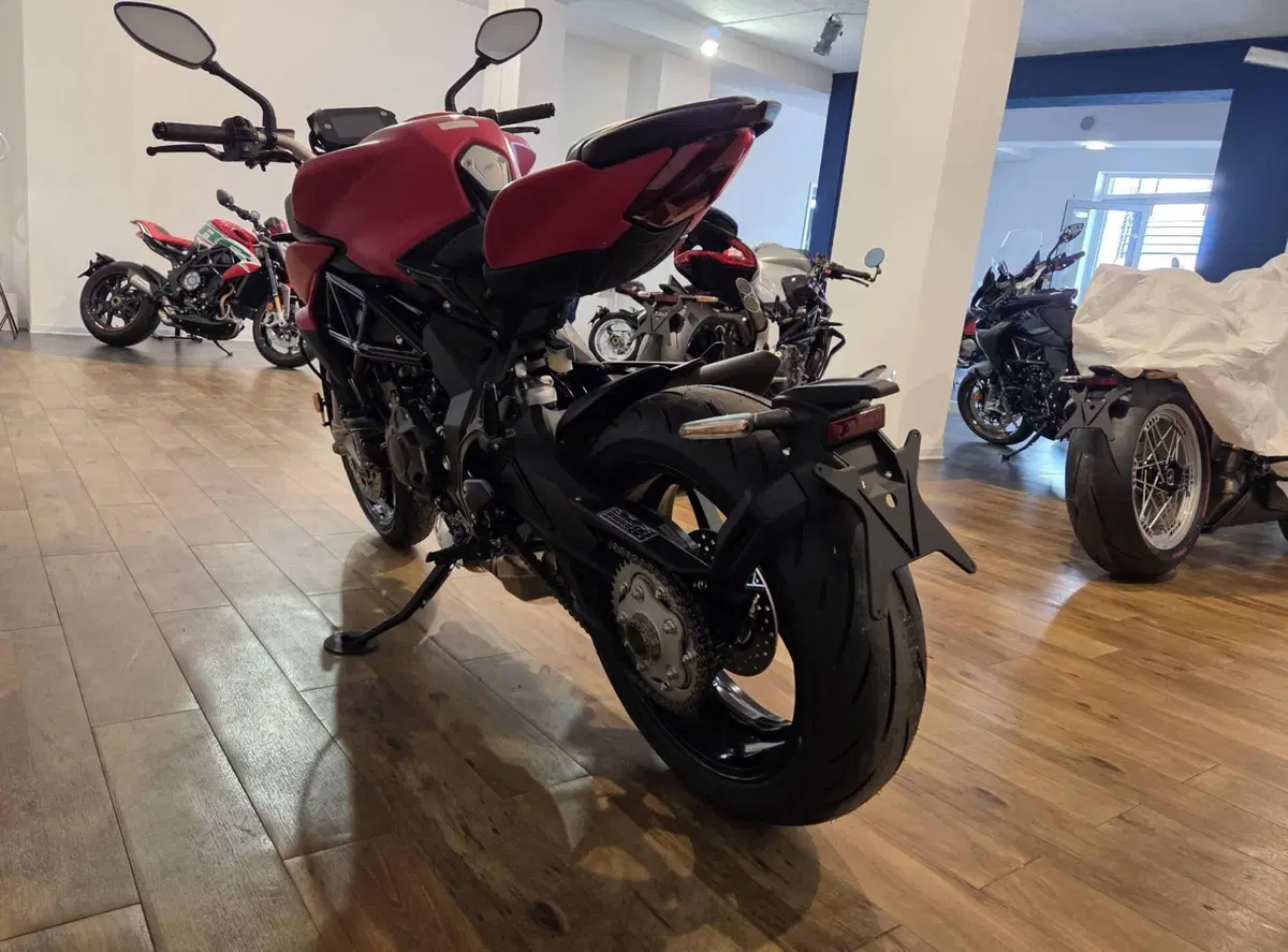MV Agusta Brutale 800 R (2023 - 25) (5)